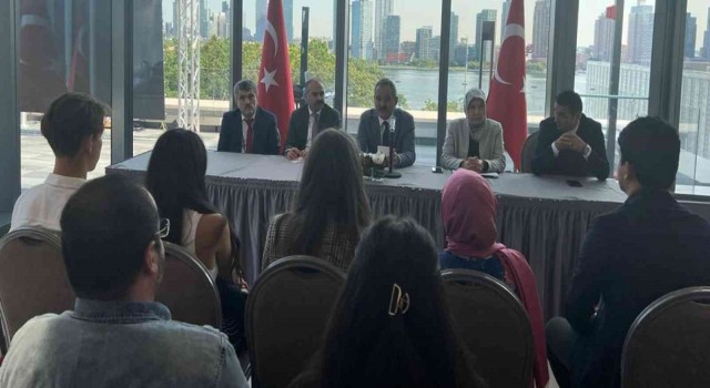 Bakan Özer, New Yorkta Türk öğrenciler ve eğitim ataşeleriyle buluştu