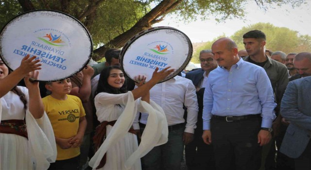 Bakan Soylu terörden temizlenen Bırkleyn mağaralarında gençlerle buluştu