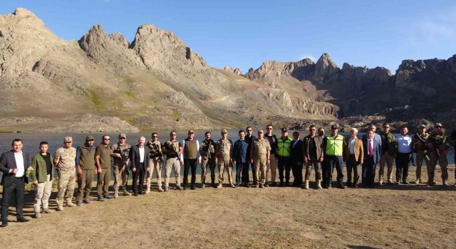 Bakan Yardımcısı Gizligider, 3 bin 500 rakımlı Sat göllerinde çay içti