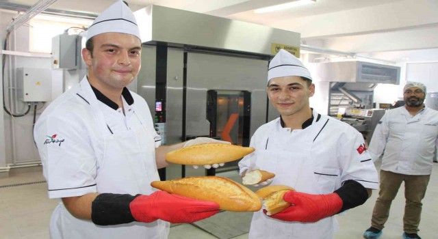 Bakanlık 15 okulda planlıyordu, Amasyada ekmek üretimi başladı
