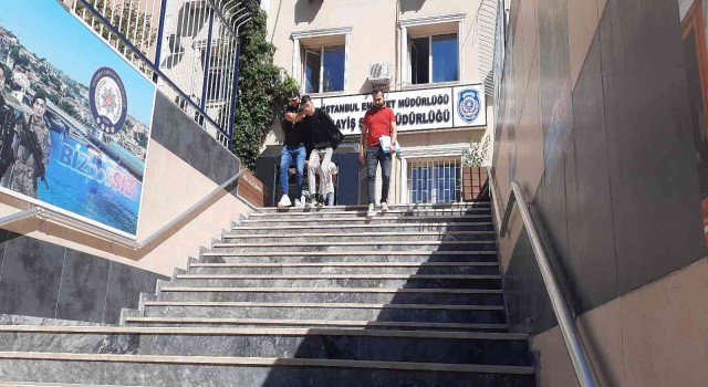 Bakırköyde 2 hırsız çaldıkları otomobilde yakalandı