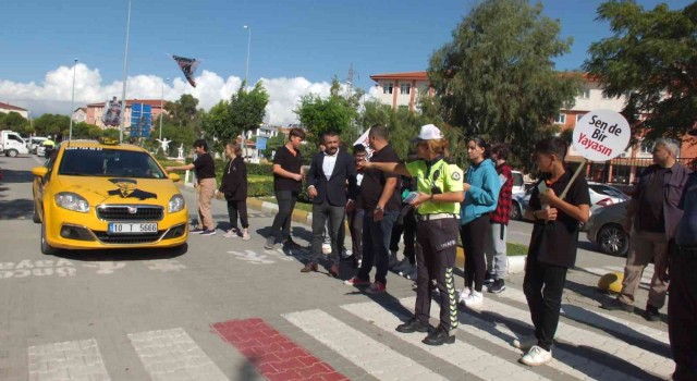 Balıkesirde bürokratlar broşür dağıttı yollara yaya çizgisi çizdi