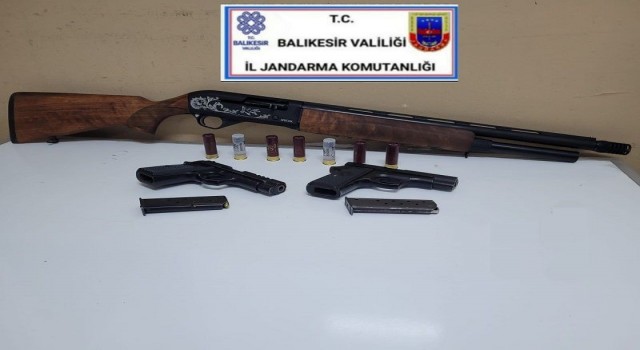 Balıkesirde jandarmadan asayiş ve uyuşturucu operasyonu