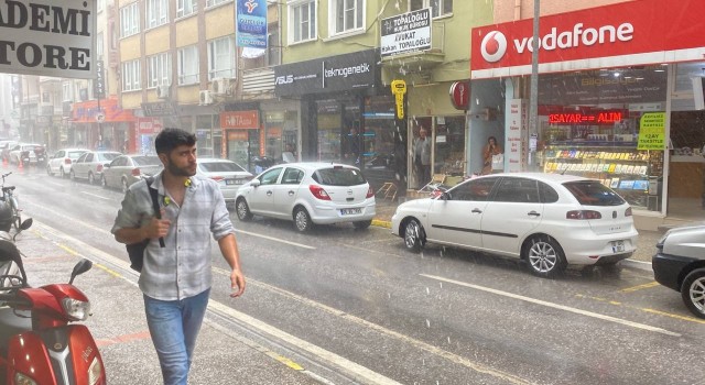 Balıkesirde kısa süreli sağanaklar
