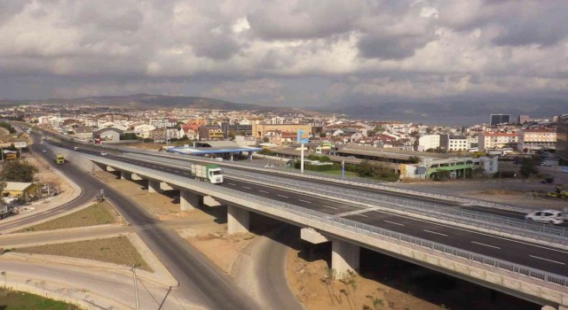Bandırmadaki üst geçit çift taraflı olarak ulaşıma açıldı
