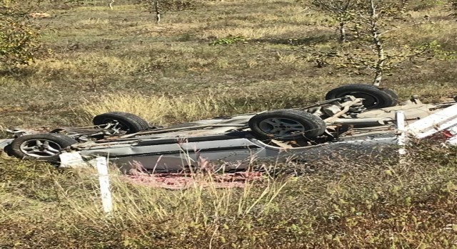 Bariyerlere çarpan otomobil takla attı: 1 ölü, 1 yaralı