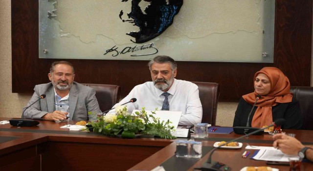 Başak Cengizin ailesi 10 kız öğrenciye burs verecek
