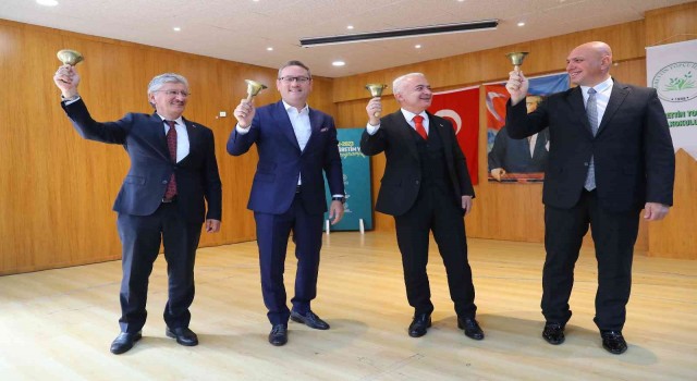 Başakşehirde ilk ders zilini başkan Kartoğlu çaldı