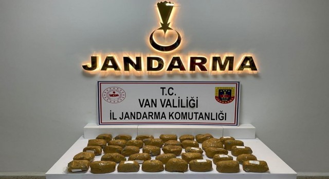 Başkalede 18 kilo 321 gram toz esrar ele geçirildi