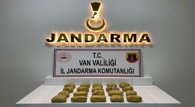 Başkalede menfeze gizlenmiş 9 kilo 317 gram toz esrar ele geçirildi