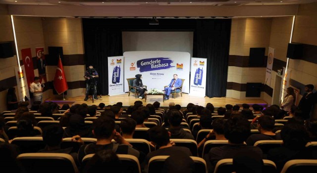 Başkan Arısoy, gençleri dinliyor