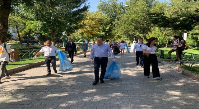 Başkan Ataç, vatandaşlar birlikte çöp topladı