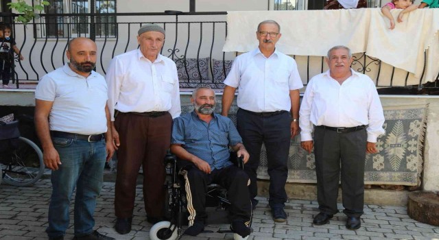 Başkan Ataydan bedensel engelli Yafguya akülü sandalye