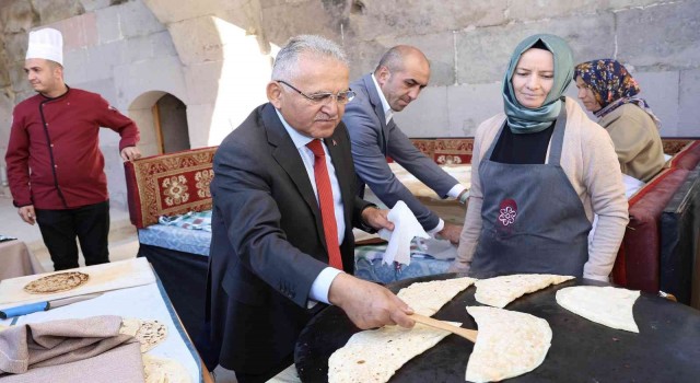Başkan Büyükkılıç, Tarihi Sultanhanında Bünyanlı muhtarlarla buluştu