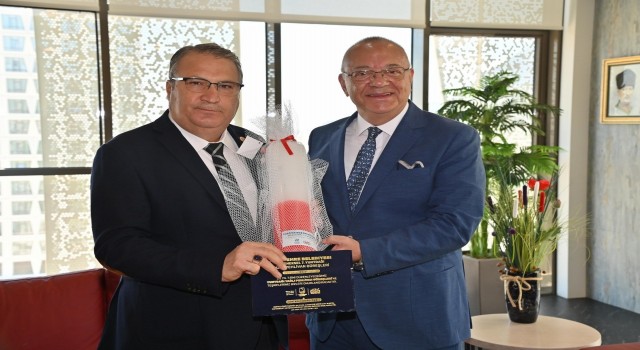 Başkan Çerçiden Başkan Ergüne kırmızı dipli mumla güreş daveti