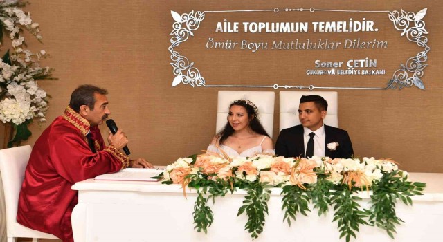 Başkan Çetinden genç çifte sürpriz