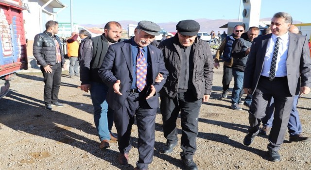 Başkan Demirden hayvan pazarına ziyaret