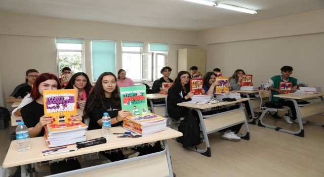 Başkan Demirtaştan İLKEMli öğrencilere eğitim seti desteği