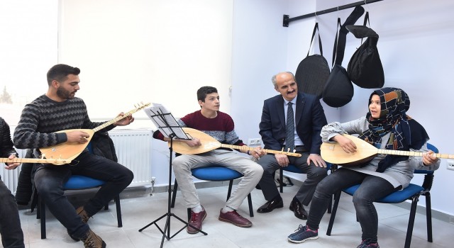 Başkan Okay: Gençlik Merkezi, gençlerin yeni gözdesi oldu