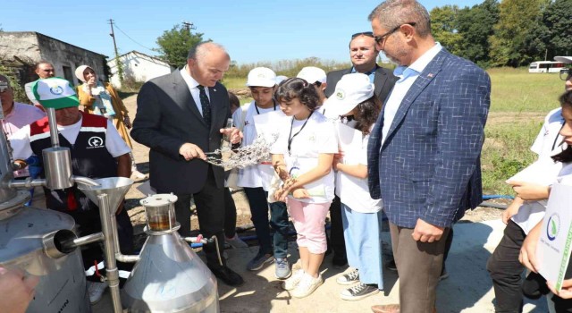 Başkan Özlü gençlere tarımı sevdiriyor