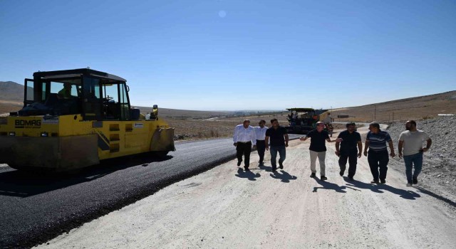 Başkan Pekyatırmacı, Sızmada asfalt çalışmalarını yerinde inceledi
