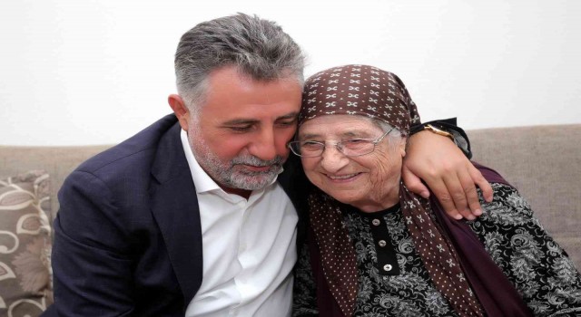 Başkan Sandal mahalle gezilerini sürdürüyor