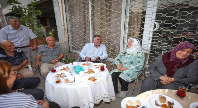 Başkan Sandaldan Çiçek Mahallesi çıkarması