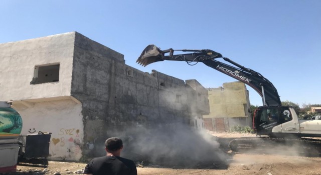 Batmanda yıkım kararı alınan son bina da yıkıldı