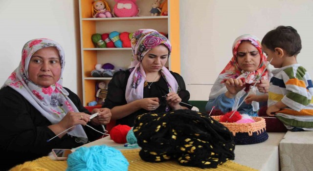 Batmanlı kadınlar yaşam merkezi ile hem öğreniyor hem de ev ekonomilerine katkı sağlıyor