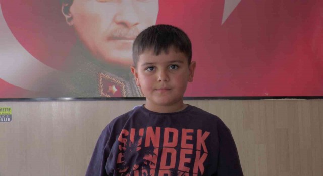 Bayrağa selam veren judocu Ahmet: Bayrağımızı bırakıp geçemedim
