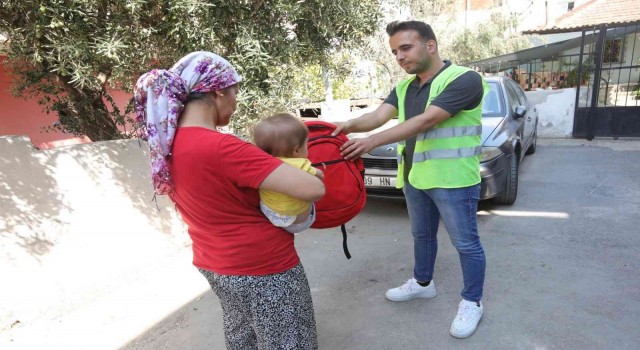 Bayraklı Belediyesinden öğrencilere kırtasiye desteği