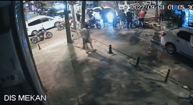 Bayrampaşada aynı noktada meydana gelen 2 kaza kamerada: 4 yaralı