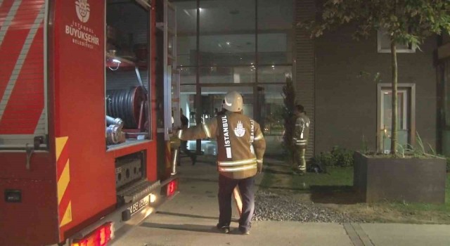 Bayrampaşada yangın: Çok sayıda vatandaş mahsur kaldı