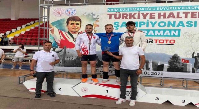 Belediye Başkanı Serhat Oğuz, 2 Türkiye Birinciliği, bir 3üncülük elde eden sporcuları kutladı