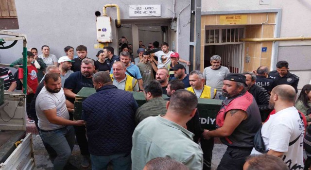 Belediye çalışanı doğal gaz borusuna asılı halde ölü bulundu