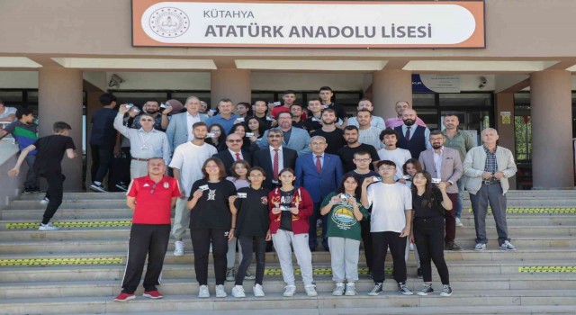 Belediye Kütahyaspordan gençlere jest