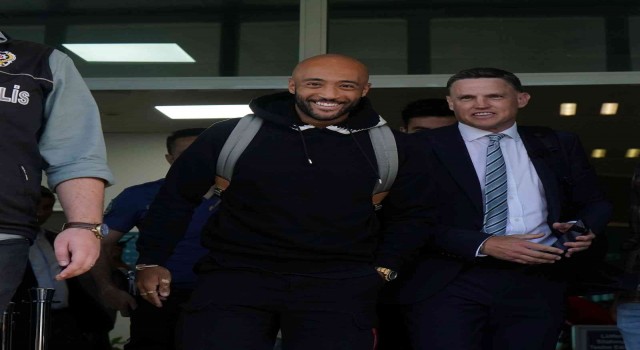 Beşiktaşın yeni transferi Nathan Redmond, İstanbula geldi