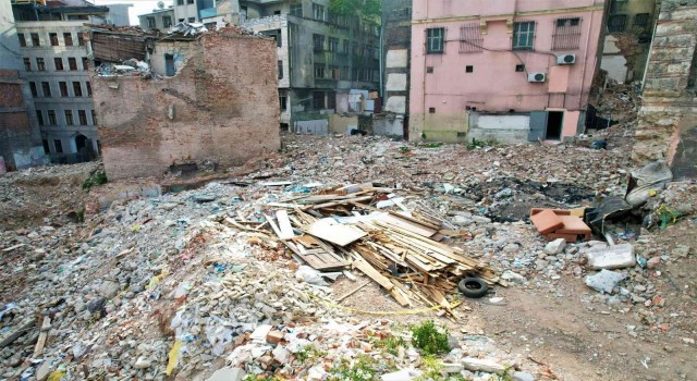 Beyoğlunda 3 sokaktaki 29 binanın yıkımı tamamlandı