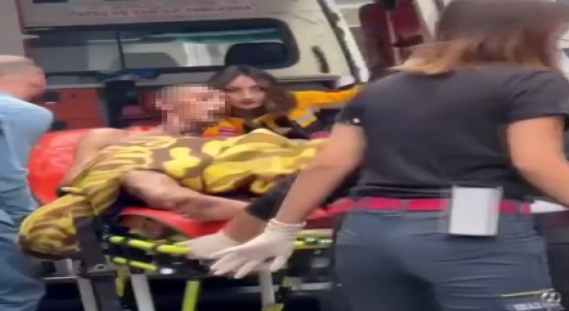 Beyoğlunda bir genç kendini ateşe verdi