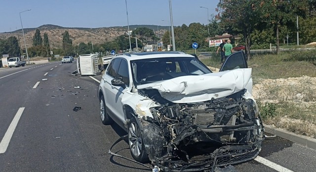 Bilecikte otomobil ile kamyonetin çarpışması sonucu 1 kişi yaralandı