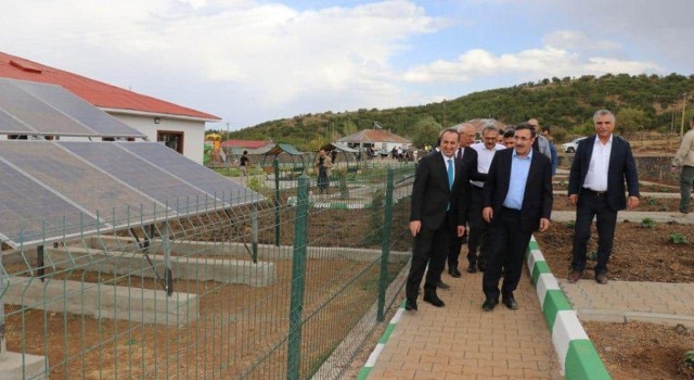 Bingöl il protokolü Köy Yaşam Merkezini inceledi