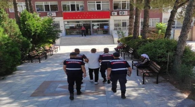 Bir kişiyi kapı ile duvar arasında sıkıştırarak öldüren şahıs yakalandı
