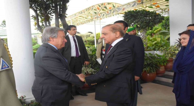 BM Genel Sekreteri Guterres: Pakistan'daki sel felaketinde kayıp 30 milyar dolar