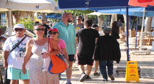 Bodrum sahillerinde yoğunluk sürüyor
