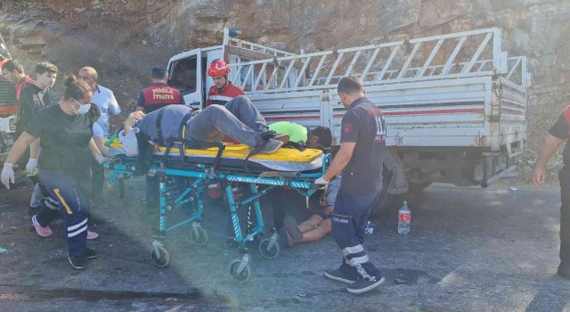 Bodrumda 4 araç birbirine girdi, ortalık savaş alanına döndü