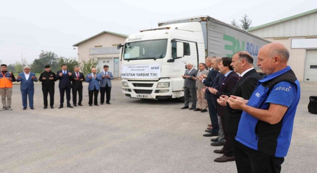 Boludan Pakistana yardım tırı gönderildi