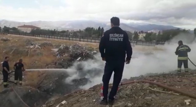 Boş arazide çıkan yangın büyümeden söndürüldü