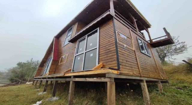 Bu kez eşyaları değil evi taşıdılar