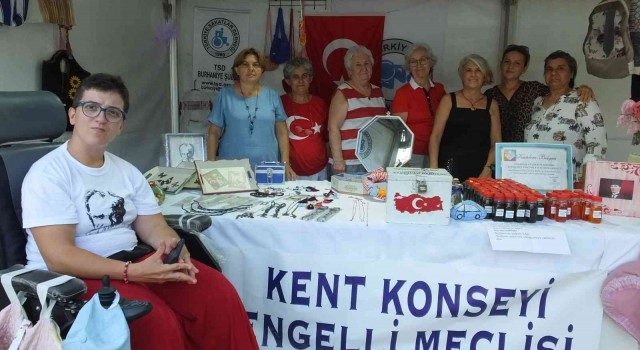 Burhaniyede engellilerin ürünleri ilgi gördü