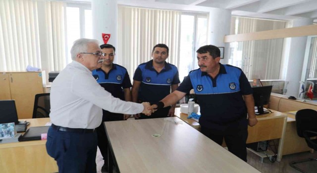 Burhaniyede zabıtalara özel kutlama